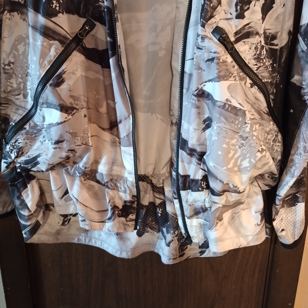 Lululemon Packable Windbreaker - image 8